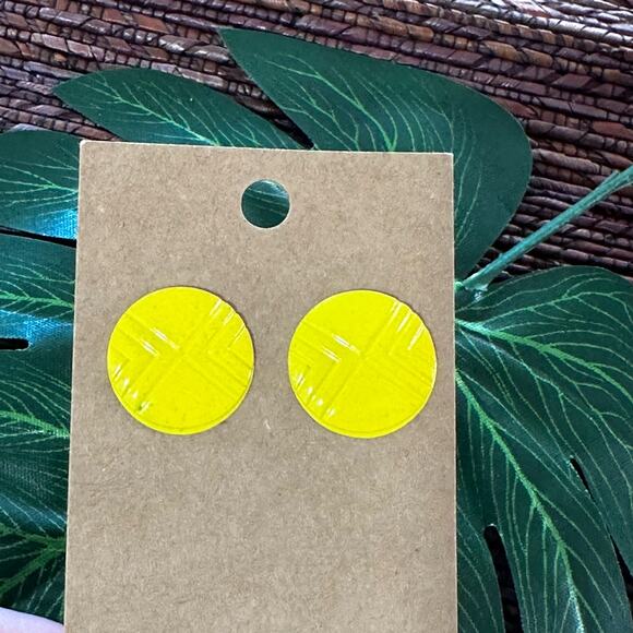 BOGO FREE YELLOW RETRO EARRINGS - Picture 4 of 6
